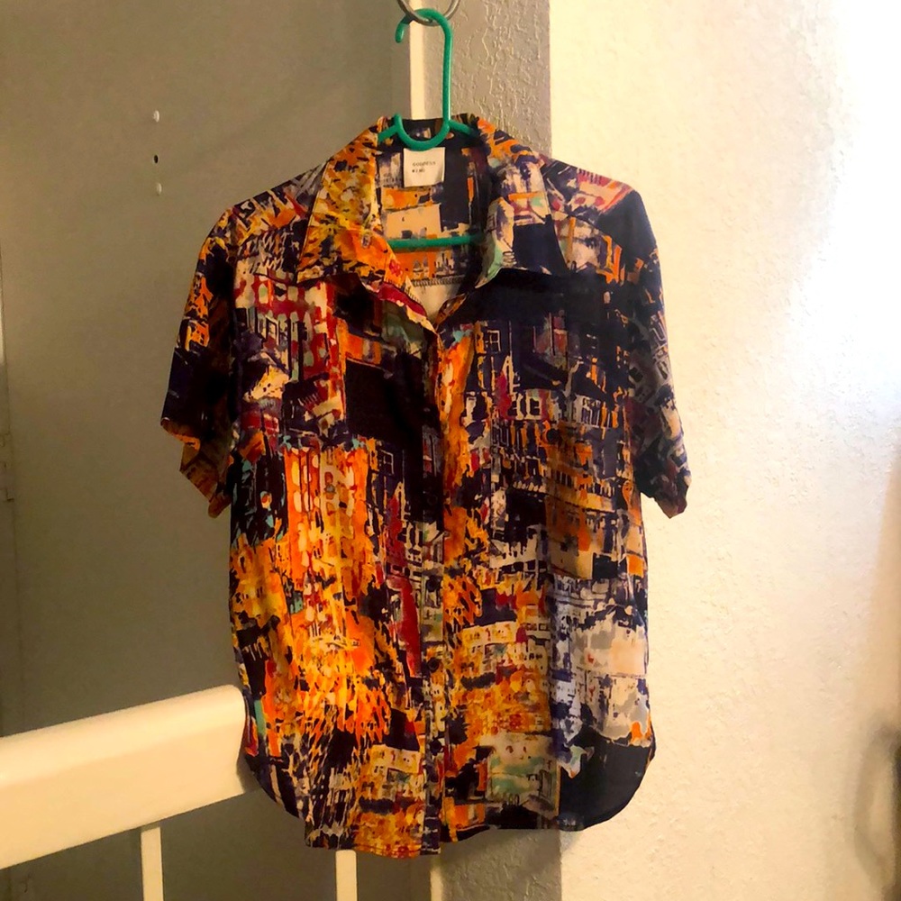 Goddess Wing collared printed button down shirt with cropped back